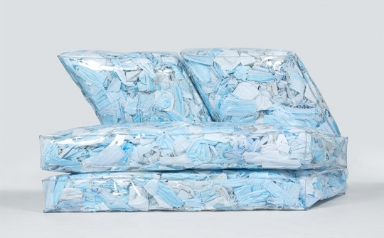 Thông điệp bảo vệ môi trường từ chiếc ghế sofa khẩu trang “couch-19”