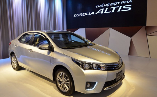 Toyota Corolla Altis sản xuất năm 2015 giá ngang Vios mới