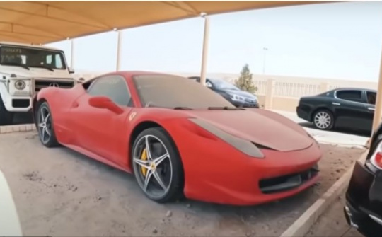 Tại sao Dubai lại có nhiều siêu xe bị bỏ rơi đến thế?