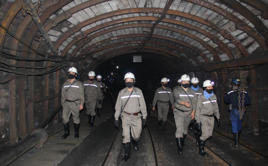 Chủ tịch HĐTV TKV Lê Minh Chuẩn kiểm tra sản xuất tại Công ty Than Mạo Khê