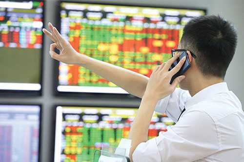 Một số lý thuyết xác định tác động của vốn hóa thị trường và hiệu quả hoạt động tài chính của các công ty bảo hiểm niêm yết tại Việt Nam