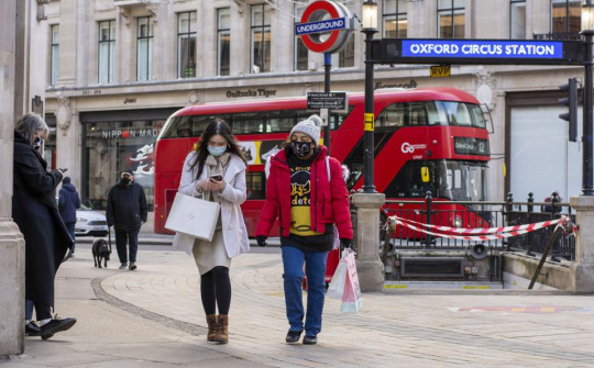 Anh: Phục hồi kinh tế được đẩy nhanh nhờ tiêm chủng vaccine Covid-19