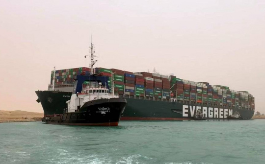 [Quốc tế nổi bật] Siêu tàu container mắc kẹt, kênh đào Suez tắc nghẽn nghiêm trọng