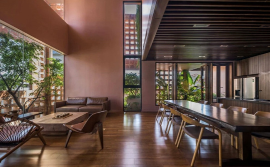 Ngôi nhà với những lỗ thông hơi độc đáo giữa làng gốm Bát Tràng