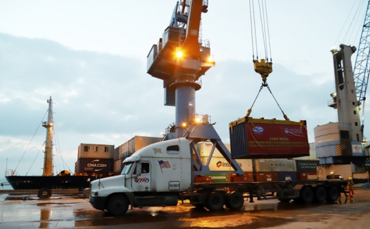 Cảng quốc tế Lào - Việt đón chuyến tàu container đầu tiên