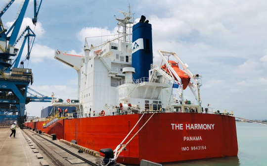 Tàu Harmony Hòa Phát hoàn thành chuyến đầu tiên, chở 80.000 tấn than cập cảng Dung Quất