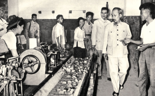 Bác Hồ với ngành Thương nghiệp Việt Nam