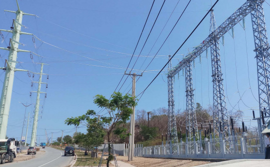 Hoàn thành công trình đường dây 110kV cấp điện cho Tổ hợp hóa dầu miền Nam
