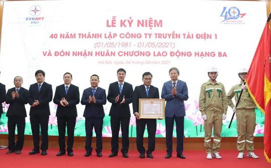 Công ty Truyền tải điện 1 đón nhận Huân chương Lao động hạng Ba