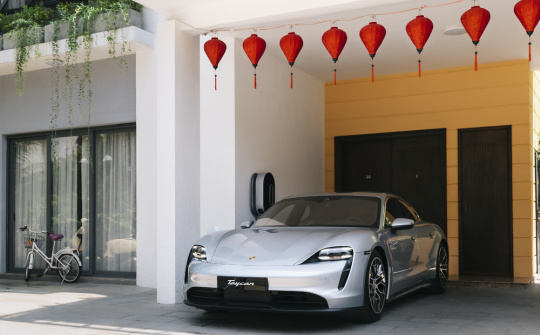 Porsche Taycan chính thức được giao đến các khách hàng đầu tiên tại Việt Nam