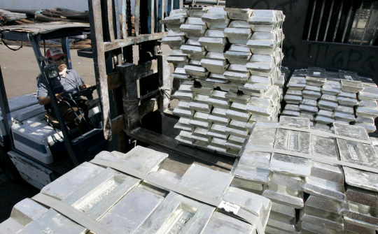 Giá thiếc tiệm cận mức cao nhất 10 năm, Trung Quốc tích trữ mạnh thiếc