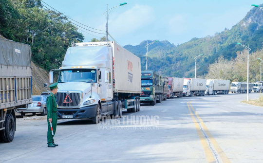 Phòng dịch đi đôi với đảm bảo thương mại thông suốt tại các cửa khẩu