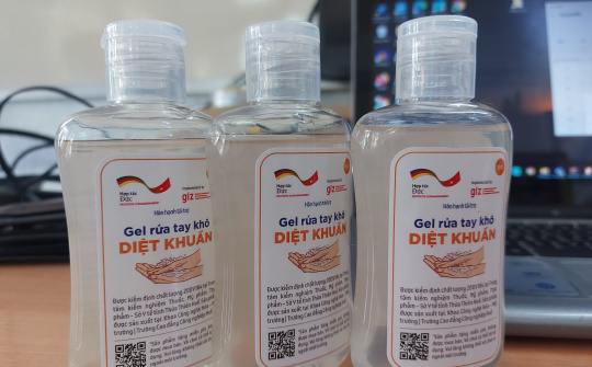 Khoa Công nghệ Hóa - Môi trường, HueIC hỗ trợ học sinh mùa dịch