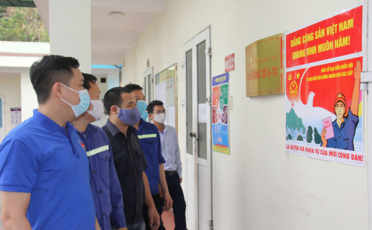 Thợ mỏ hướng về “Ngày hội non sông”