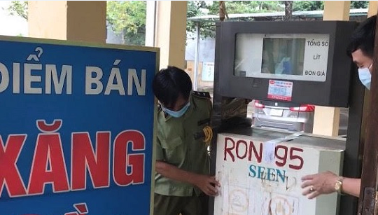 Phát hiện và xử phạt một số cây xăng mini hoạt động không phép