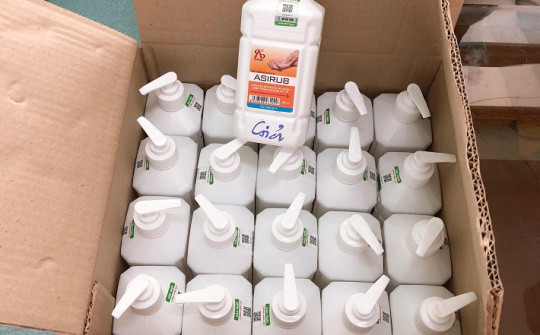 QLTT Hà Nội ngăn chặn kịp thời số lượng lớn nước rửa tay sát khuẩn giả nhãn hiệu ASIRUB