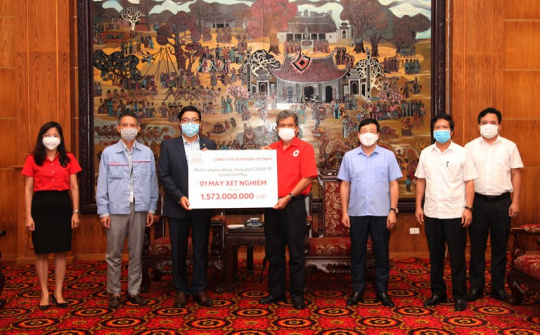 Toyota Việt Nam hỗ trợ thiết bị y tế cho tỉnh Vĩnh Phúc