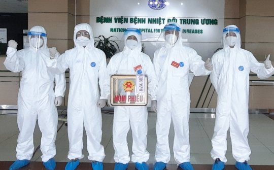 Bầu cử trong tâm dịch COVID-19: Ngập tràn tự hào, nghiêm túc tuân thủ quy định phòng dịch