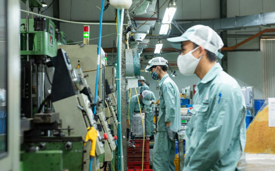 Đẩy nhanh tiến độ hoàn thiện Bản đồ chung sống an toàn với Covid-19 về công nghiệp, thương mại