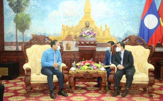 Công đoàn Công Thương Việt Nam hỗ trợ Công đoàn Lào chống dịch Covid