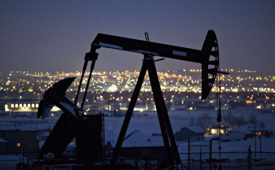 Giá dầu thô tăng nhẹ, lượng tồn trữ dầu thô tại Hoa Kỳ giảm kỷ lục