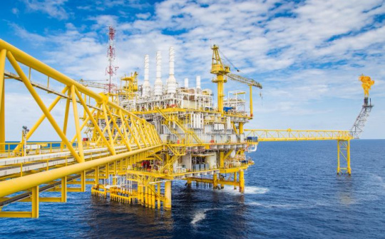 Lo ngại về dịch Covid-19 tại Ấn Độ đẩy giá dầu thô về mức 66 USD/thùng