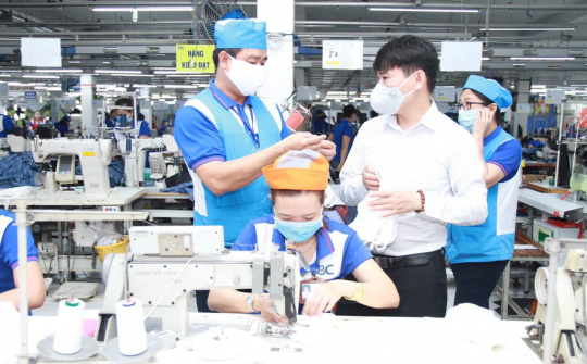 Dệt may, da giày lấy lại đà tăng trưởng trong 4 tháng đầu năm
