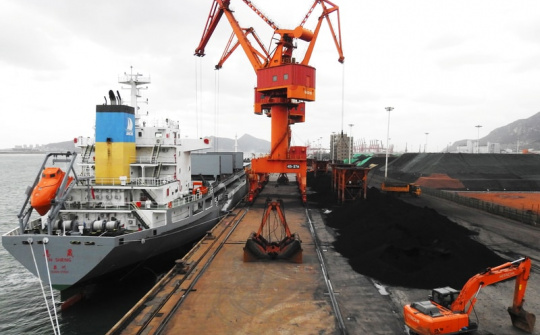 Bloomberg: Trung Quốc cân nhắc áp giá trần đối với mặt hàng than