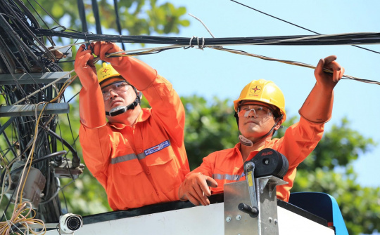 EVNHCMC tăng cường công tác ứng phó với mưa giông, lốc xoáy