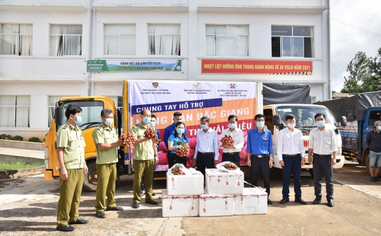 Công ty Nhôm Đắk Nông - TKV hỗ trợ tiêu thu 6 tấn vải thiều Bắc Giang