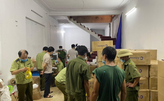 Hà Nội: Triệt phá kho mỹ phẩm có dấu hiệu bị làm giả