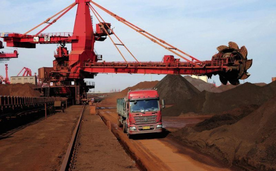 Bất chấp nỗ lực kiểm soát của Trung Quốc, giá quặng sắt vẫn tăng vọt lên trên 200 USD/tấn