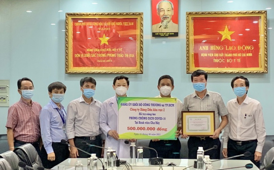 Petrolimex Sài Gòn trao tặng 500 triệu đồng hỗ trợ công tác phòng, chống dịch COVID-19 tại Bệnh viện Chợ Rẫy