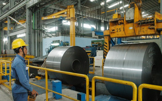 Thấy gì từ việc giá thép giảm?