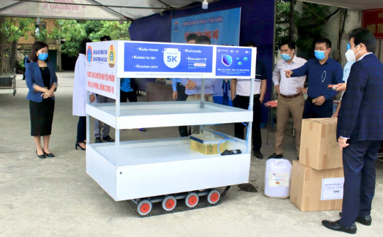 Chế tạo Robot vận chuyển nhu yếu phẩm phục vụ phòng, chống dịch Covid-19