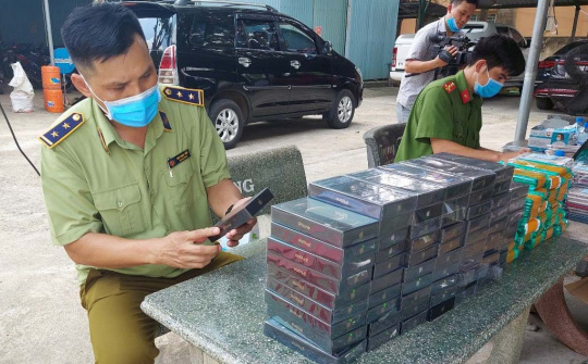 Bắt giữ trên 7.500 điện thoại di động có dấu hiệu nhập lậu
