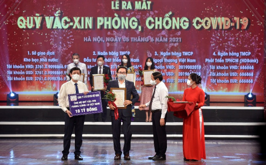 Toyota Việt Nam ủng hộ 10 tỷ đồng cho Quỹ Vắc - xin phòng COVID - 19