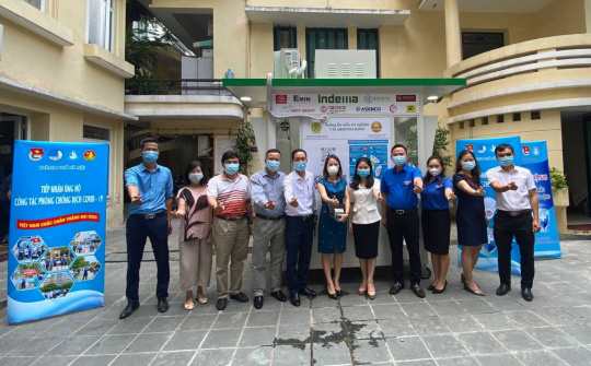 Doanh nghiệp CNHT Hà Nội trao tặng buồng xét nghiệm Covid-19 lưu động phục vụ phòng chống dịch bệnh