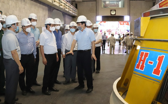 Chú trọng đảm bảo vận hành an toàn hồ, đập thủy điện Hòa Bình trong mùa mưa bão