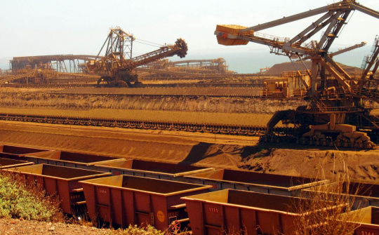 Giá quặng sắt quay đầu giảm mạnh, Trung Quốc siết chặt quản lý sản xuất thép