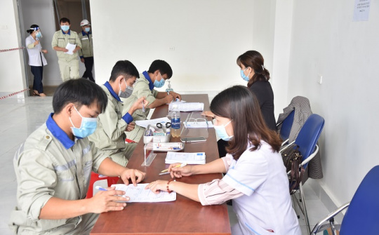 Công ty Nhôm Đăk Nông - TKV đã tiến hành tiêm hơn 750 liều Vaccine Moderna cho công nhân