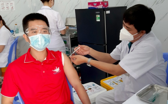 Người dầu khí đồng lòng hưởng ứng chiến dịch tiêm vắc - xin, thực hiện mục tiêu kép