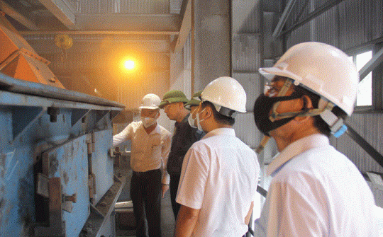 Lãnh đạo Tập đoàn TKV kiểm tra tình hình hoạt động sản xuất của Nhà máy Tuyển than Khe Chàm