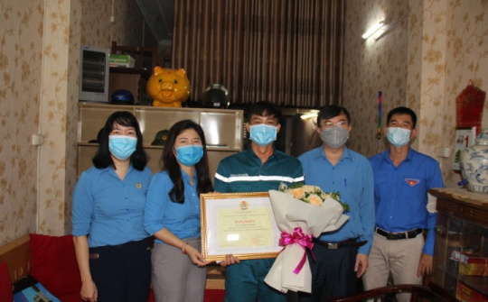 Khen thưởng thợ mỏ dũng cảm cứu người bị nạn