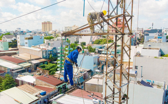 EVNHCMC nỗ lực hoàn thành các công trình điện trong mùa dịch COVID-19