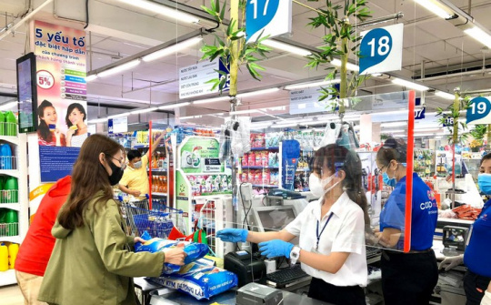 Hàng hóa liên tục đổ về TP. Hồ Chí Minh