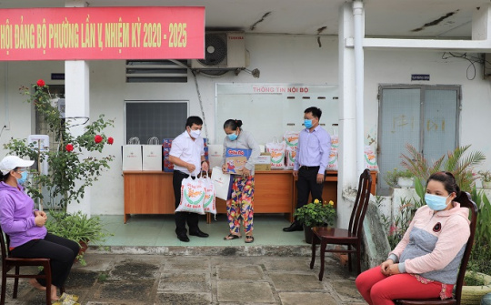 EVNGENCO 3: Trao quà cho người dân bị ảnh hưởng bởi dịch COVID-19