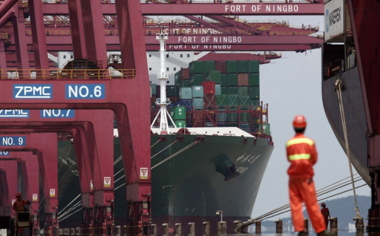 Cảng container lớn thứ ba Trung Quốc ngưng hoạt động, vận tải toàn cầu gián đoạn nghiêm trọng
