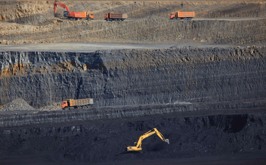 Indonesia công bố 34 doanh nghiệp khai thác, kinh doanh than tạm thời bị cấm xuất khẩu