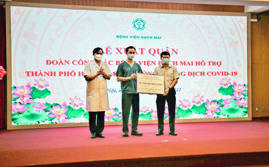 TKV ủng hộ Bệnh viện Bạch Mai 300 triệu đồng trong công tác phòng chống dịch Covid-19